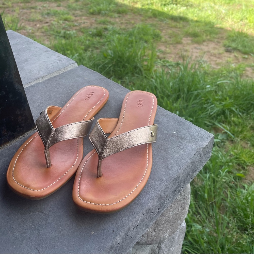 UGG Tuolumne metallic leather flip flop thong sandal 9